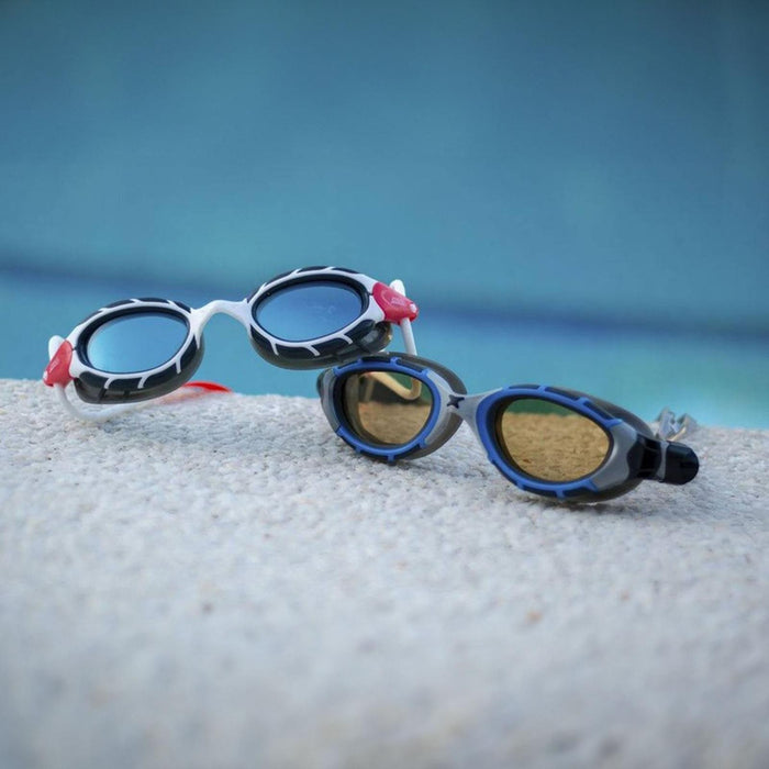 Occhialini da nuoto Predator Bianco-Rosso Tinti-Blu Lenti Piccolo Zoggs 461037WHRDTBLS